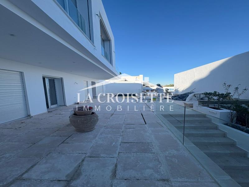 Villa S+3 avec piscine et vue sur mer à La Marsa